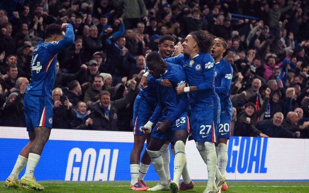 希勒等百球名宿祝贺哈兰德：仅用111场太离谱，他就是超巨（希勒等百球传奇齐贺哈兰德：111战破百太不可思议，他已是超级巨星）