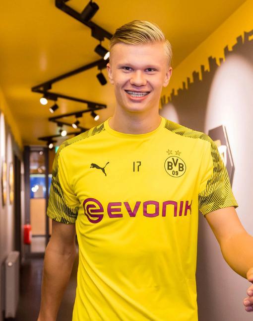 欧冠精彩进球回顾：梅西助攻集锦,（盘点欧冠经典进球：梅西助攻高光时刻）