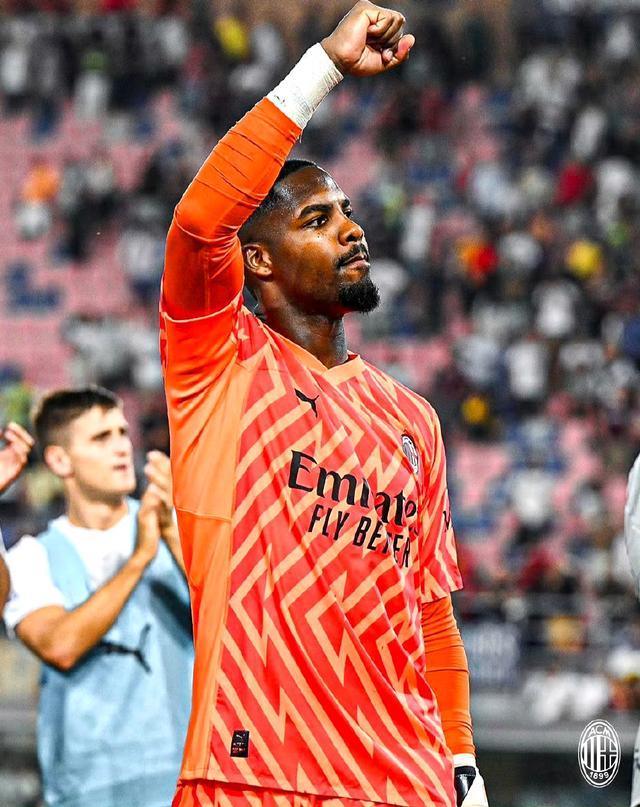 成都混团中国香港队VS日本队，全场高喊香港队加油#国乒（成都混合团体赛：中国香港队对阵日本队，全场齐声高呼“香港队加油”#国乒）