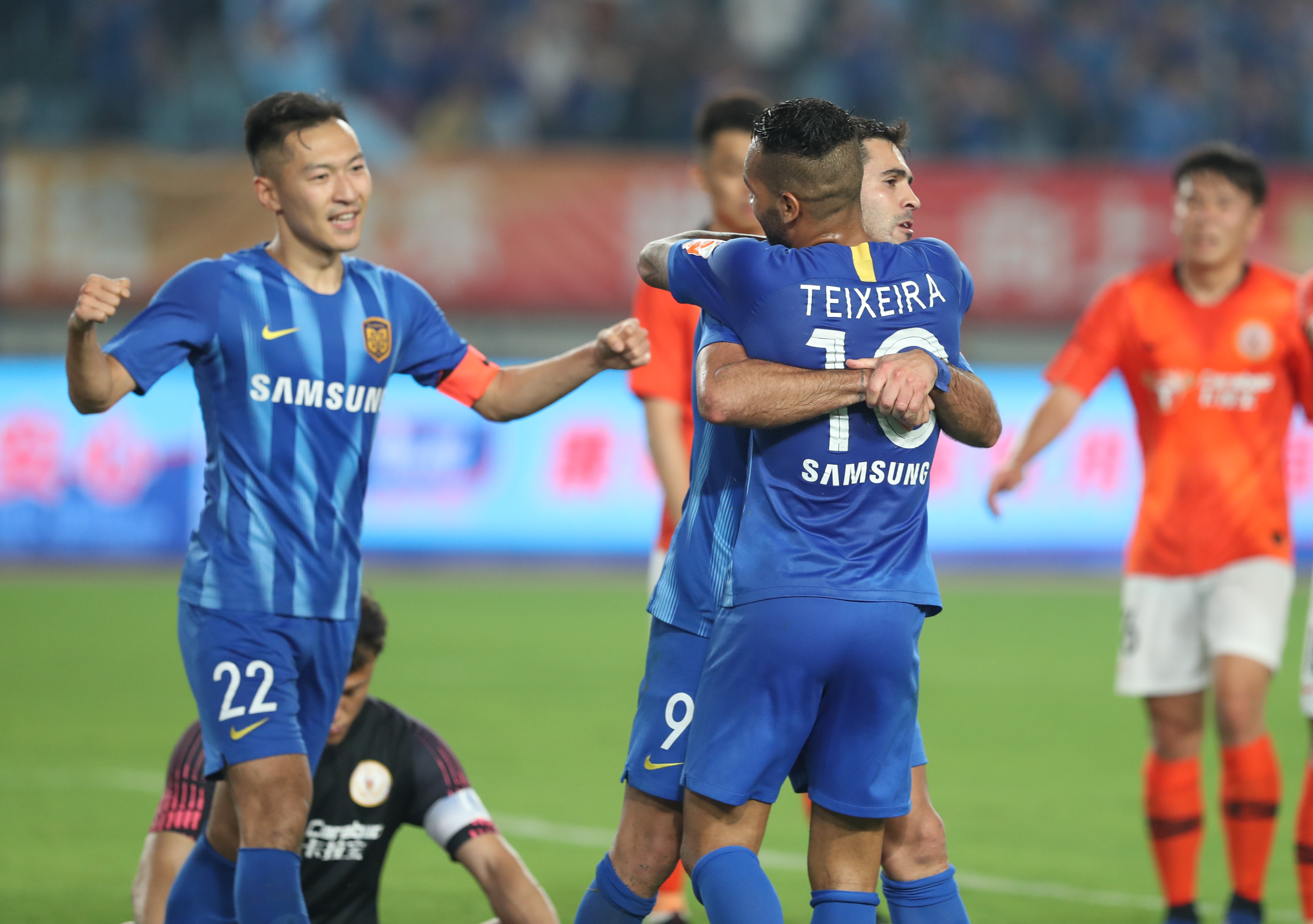 丁俊晖再次大战奥沙利文，追平比分状态火爆（丁俊晖再战奥沙利文，强势扳平比分状态爆棚）