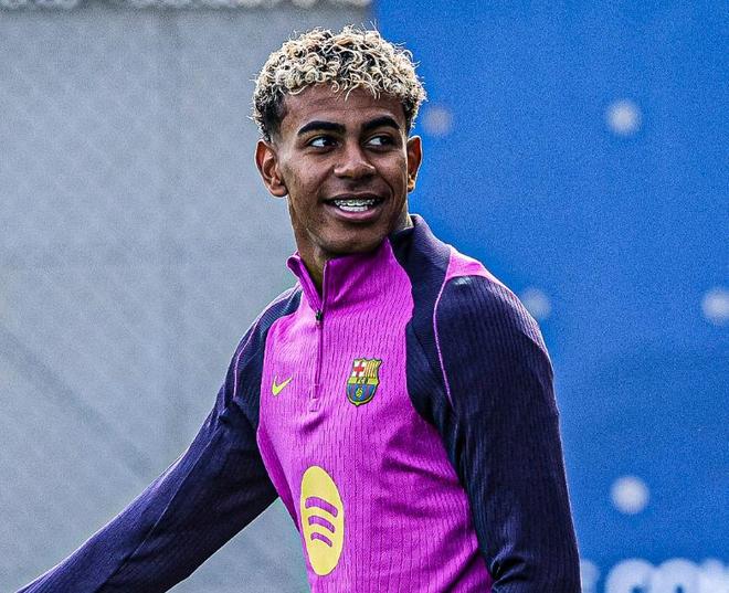 梅西航班因天气原因延误，梅西印度行第四站推迟40分钟进行（因天气影响，梅西航班延误，印度行第四站延后40分钟开始）